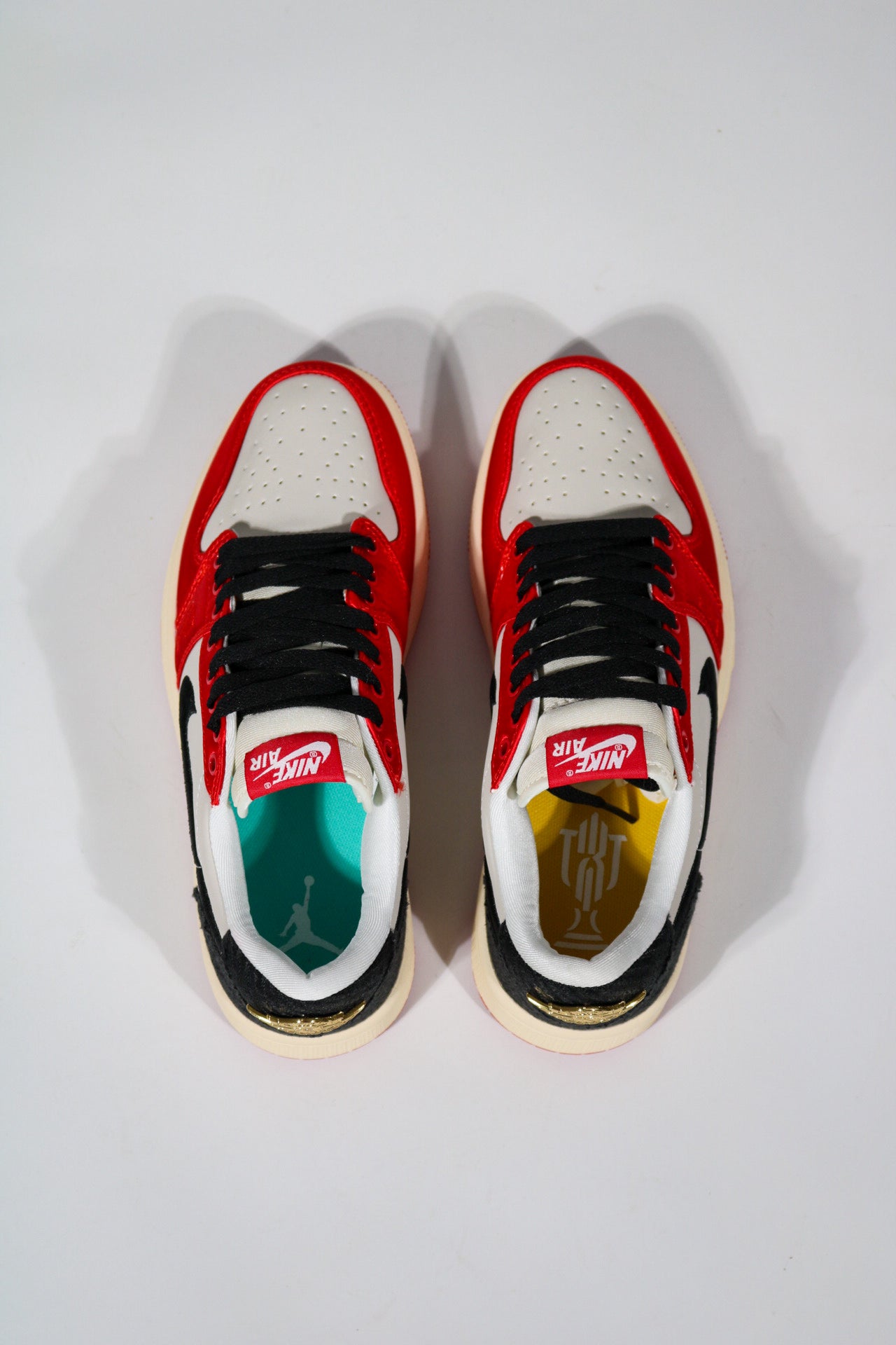 JORDAN RETRO 1 LOW TROPHY ROOM  ‘Away'