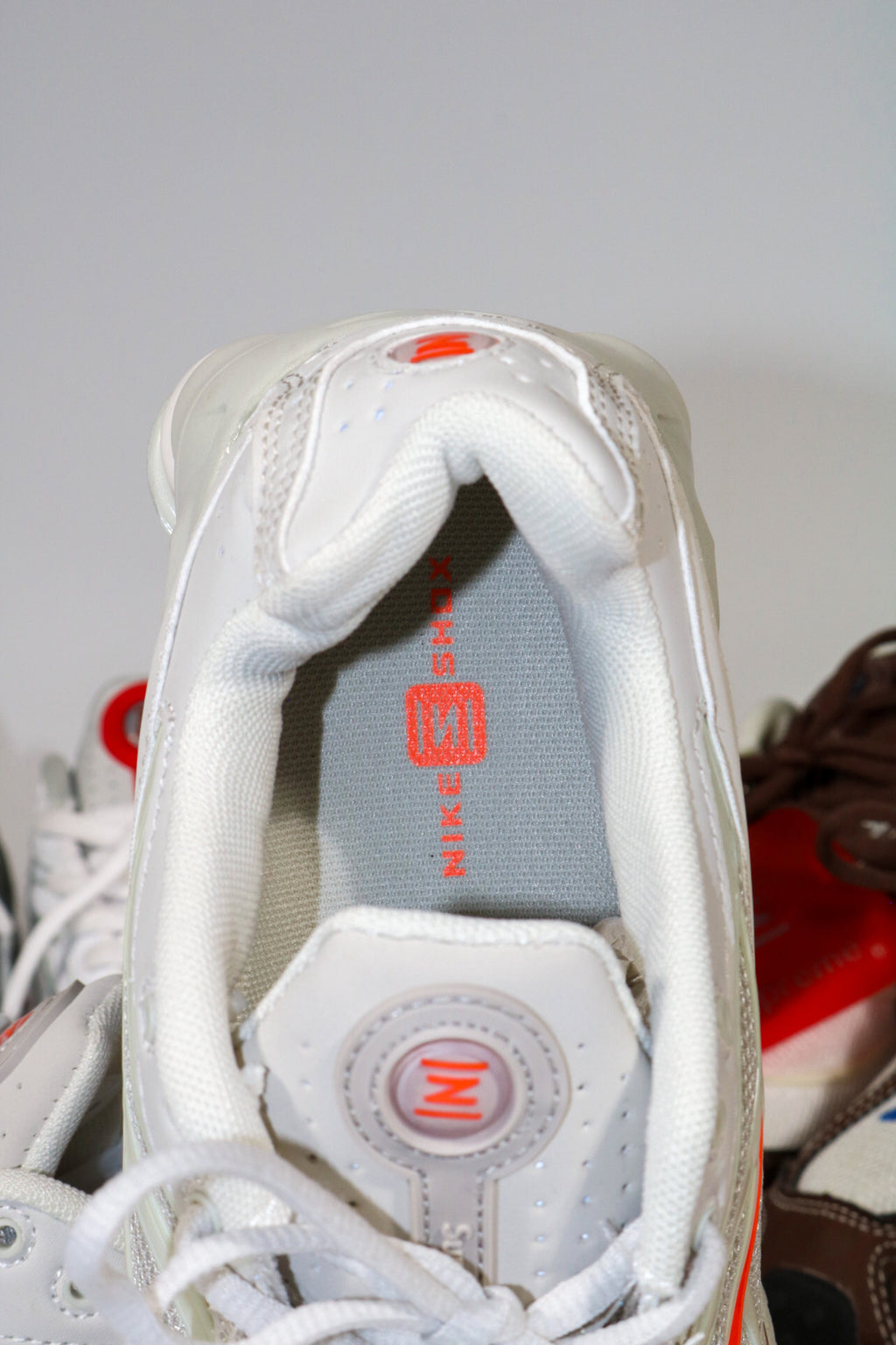 NIKE SHOX RIDE 2 LIGHT BONE TURF ORANGE