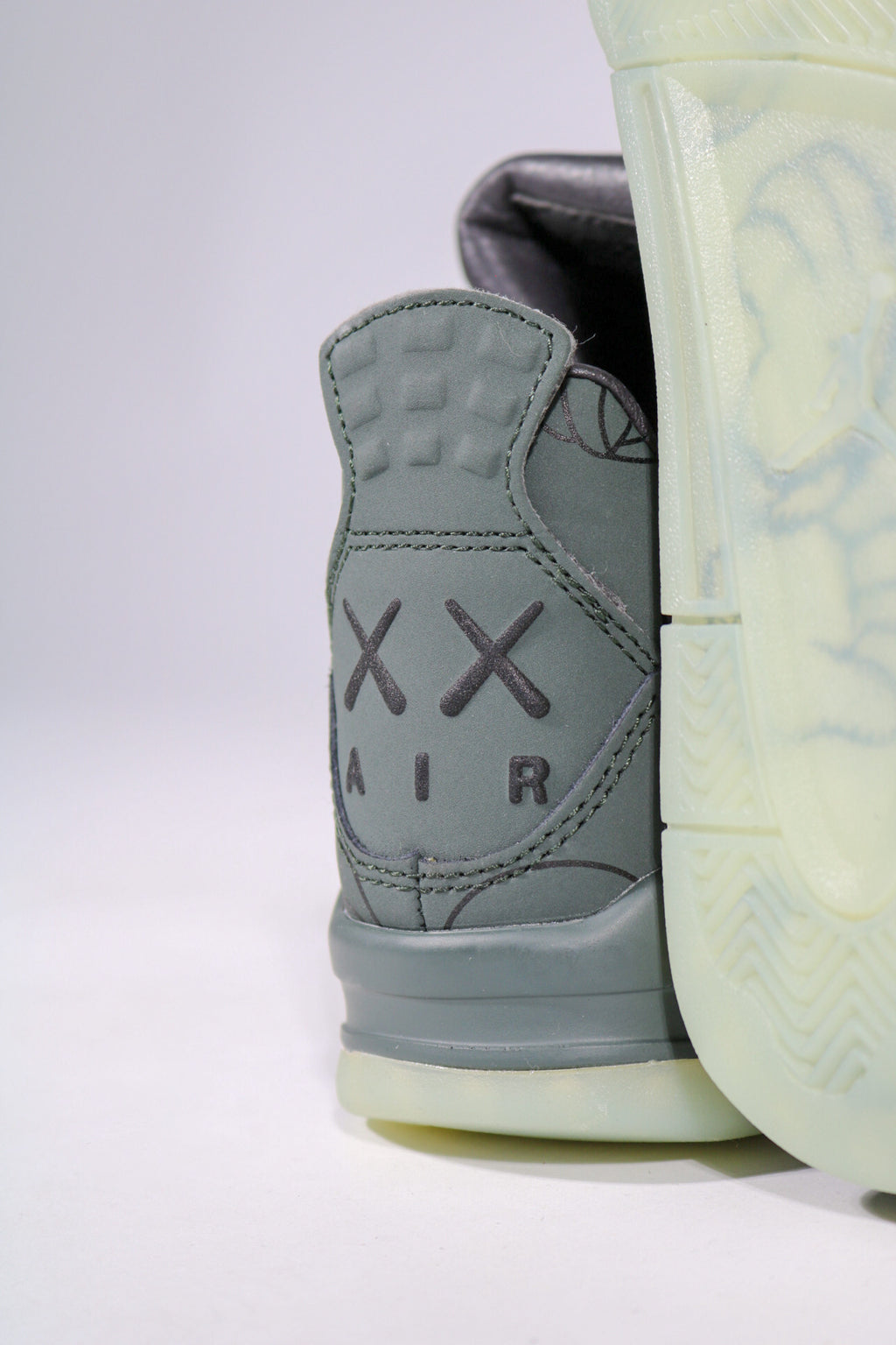 JORDAN 4 KAWS