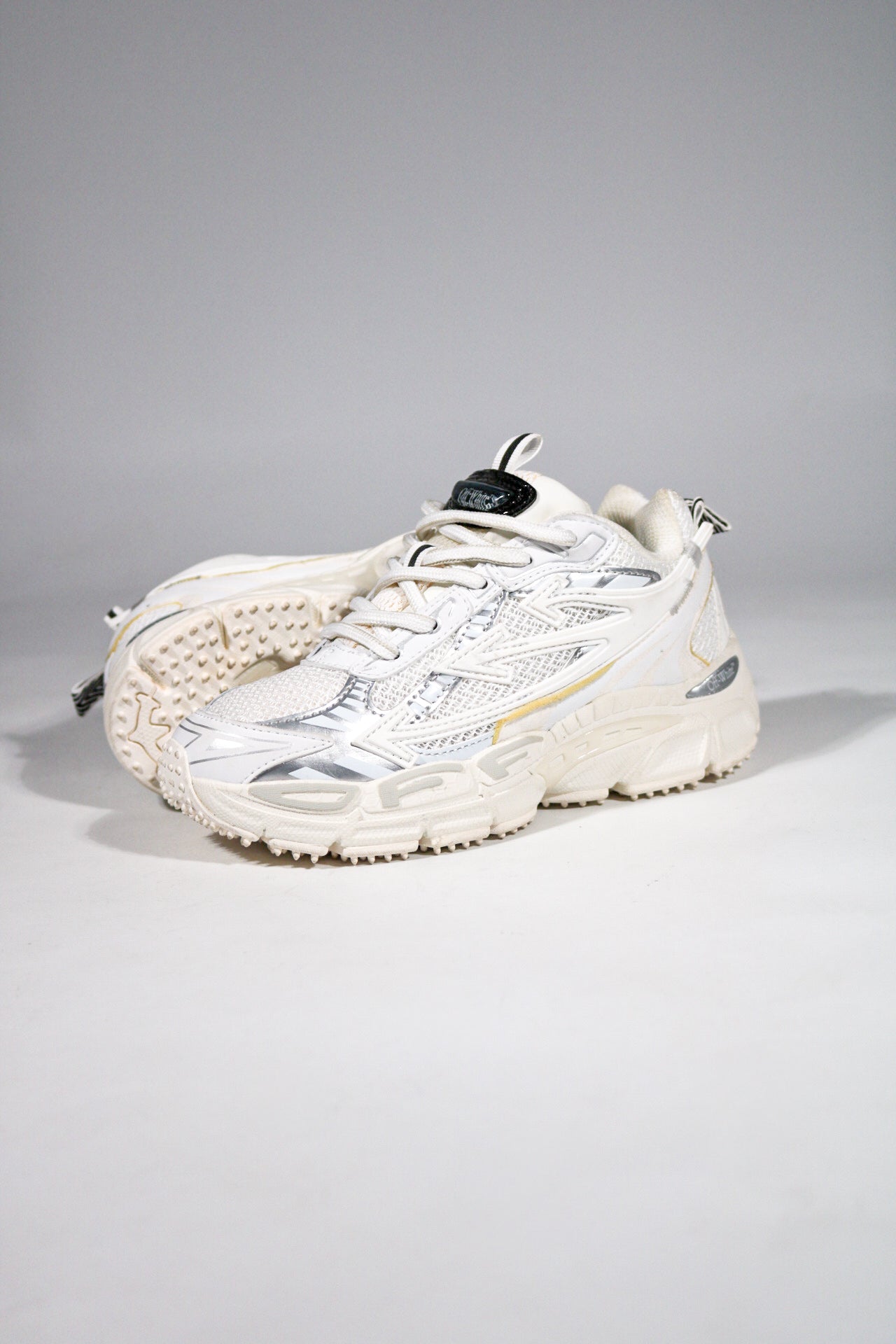 OFF WHITE BE RIGHT WHITE