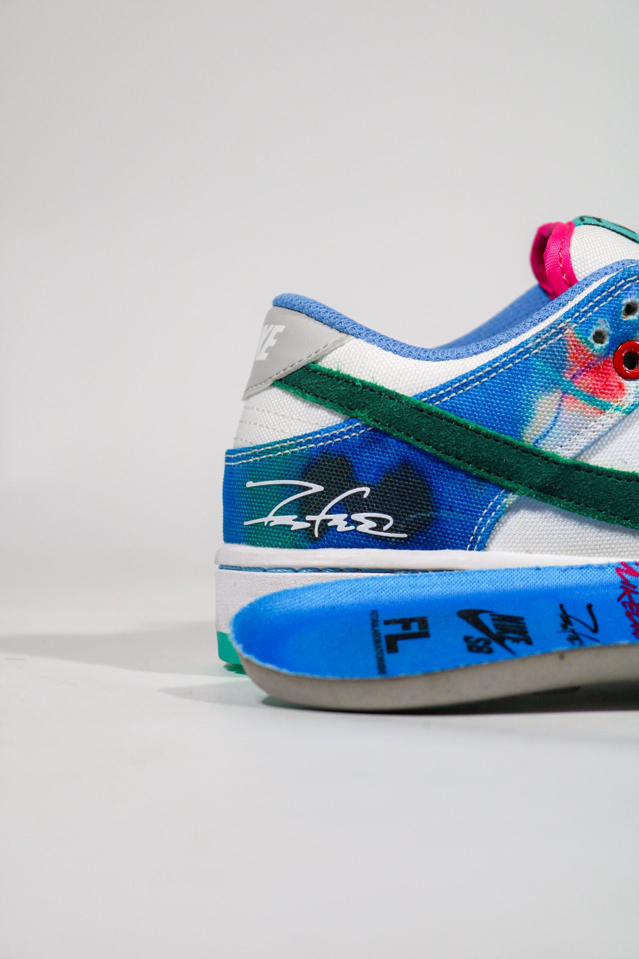 NIKE SB DUNK LOW FUTURA