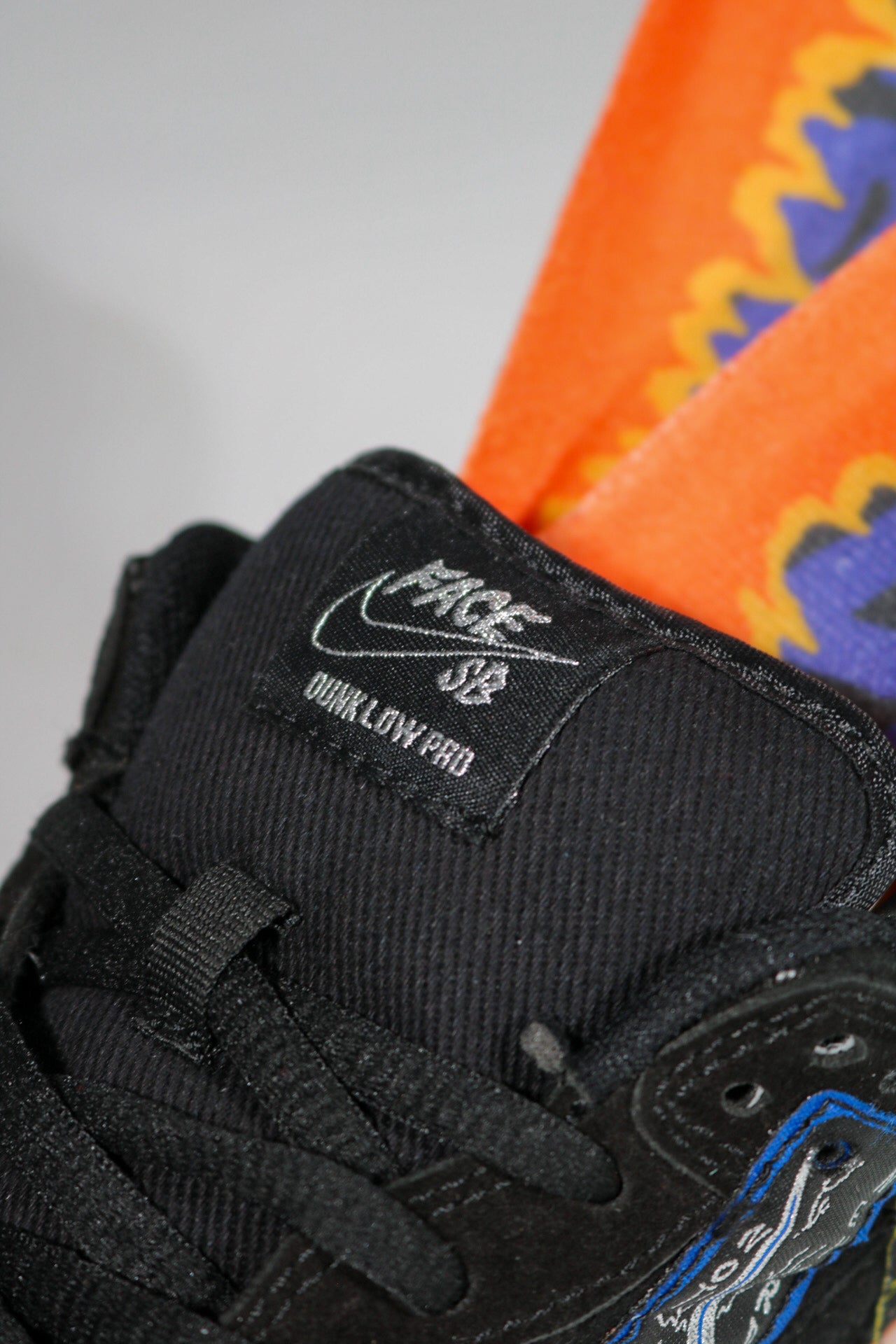 NIKE SB NECKFACE