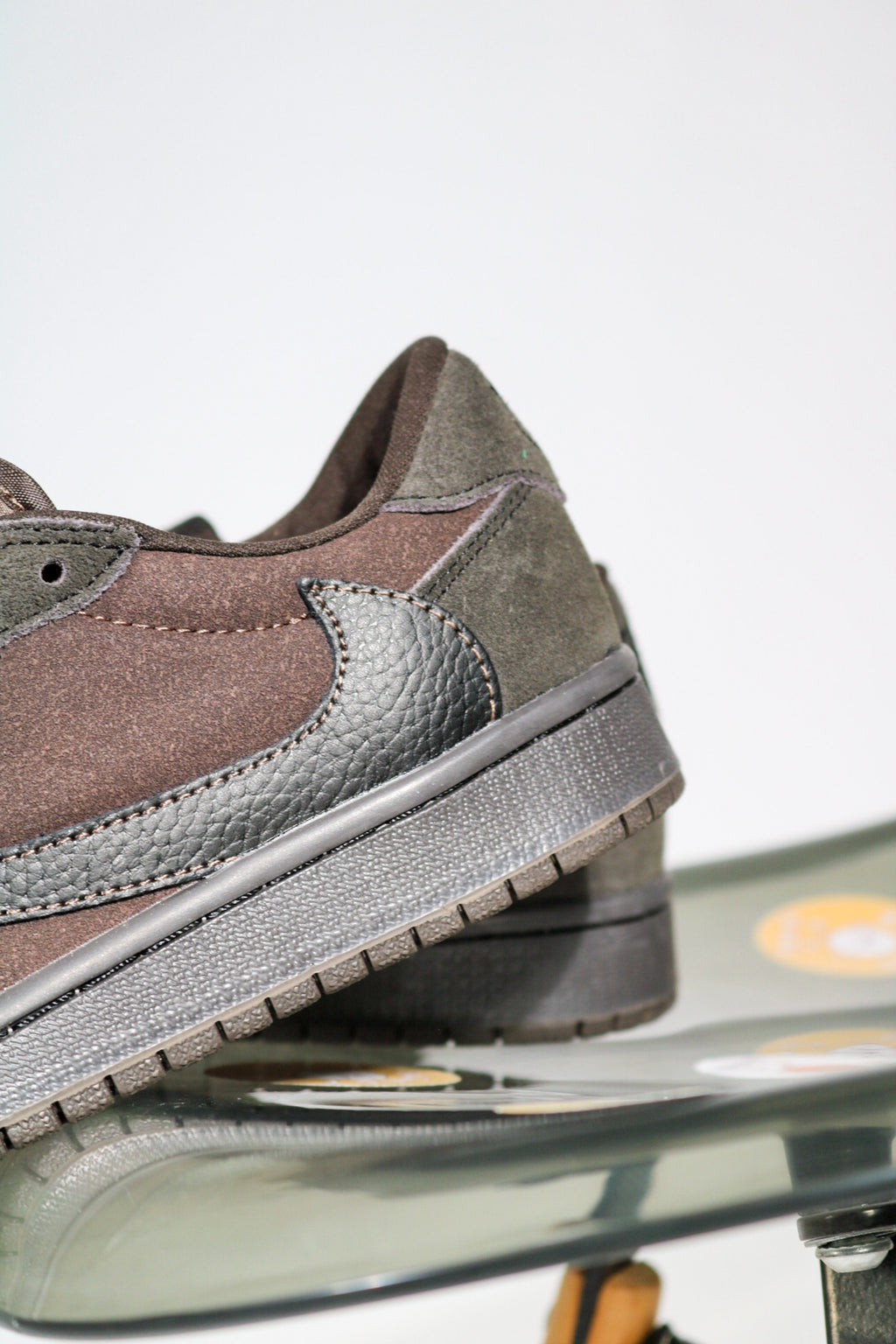JORDAN 1 LOW TRAVIS SCOTT ‘VELVET BROWN’
