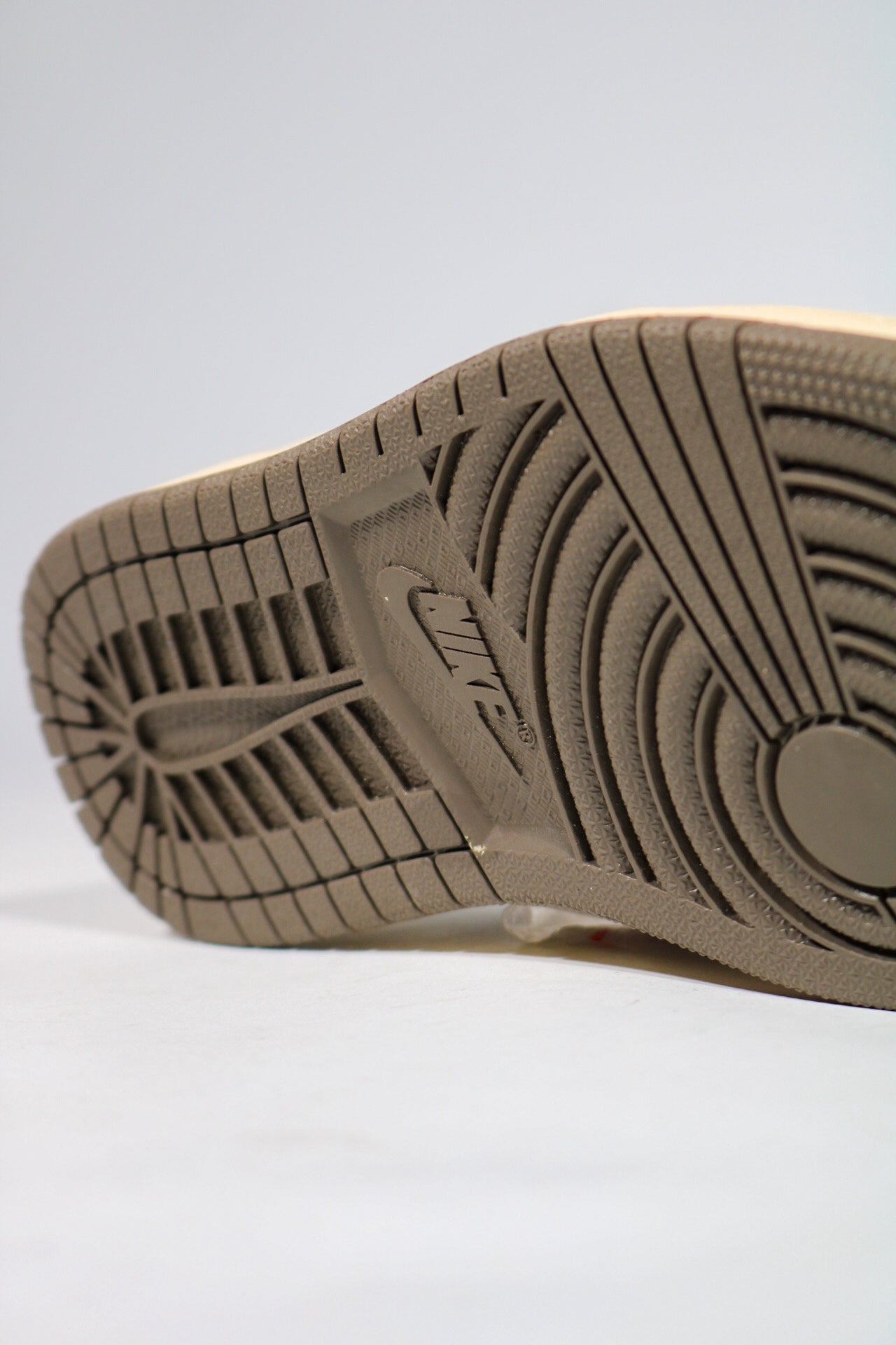 JORDAN 1 LOW TRAVIS SCOTT REVERSE MOCHA