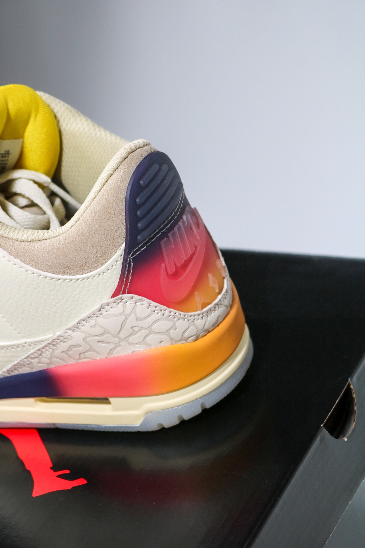 JORDAN 3 J BALVIN ‘MEDELLÍN SUNSET’