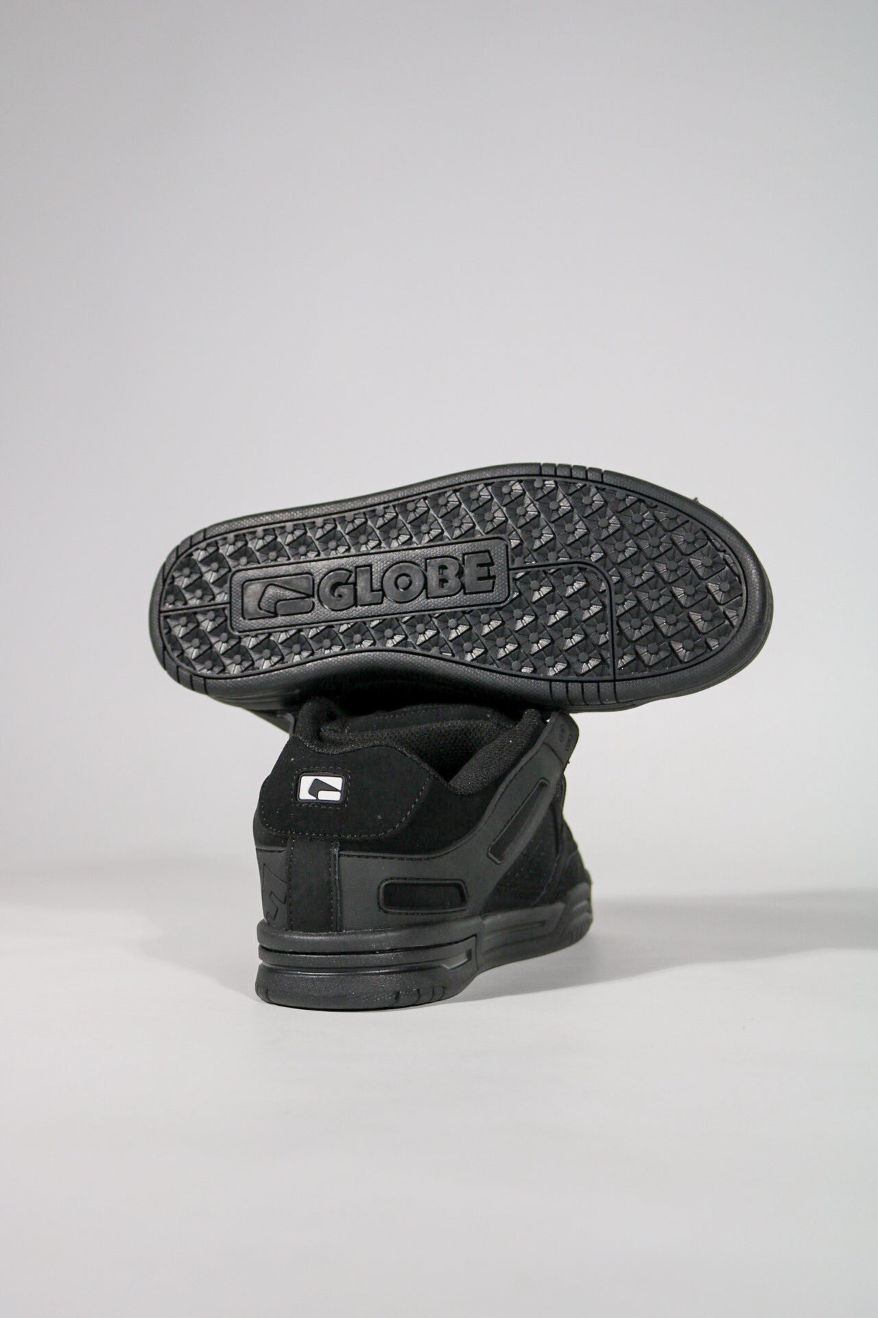 GLOBE TILT BLACK/BLACK TPR