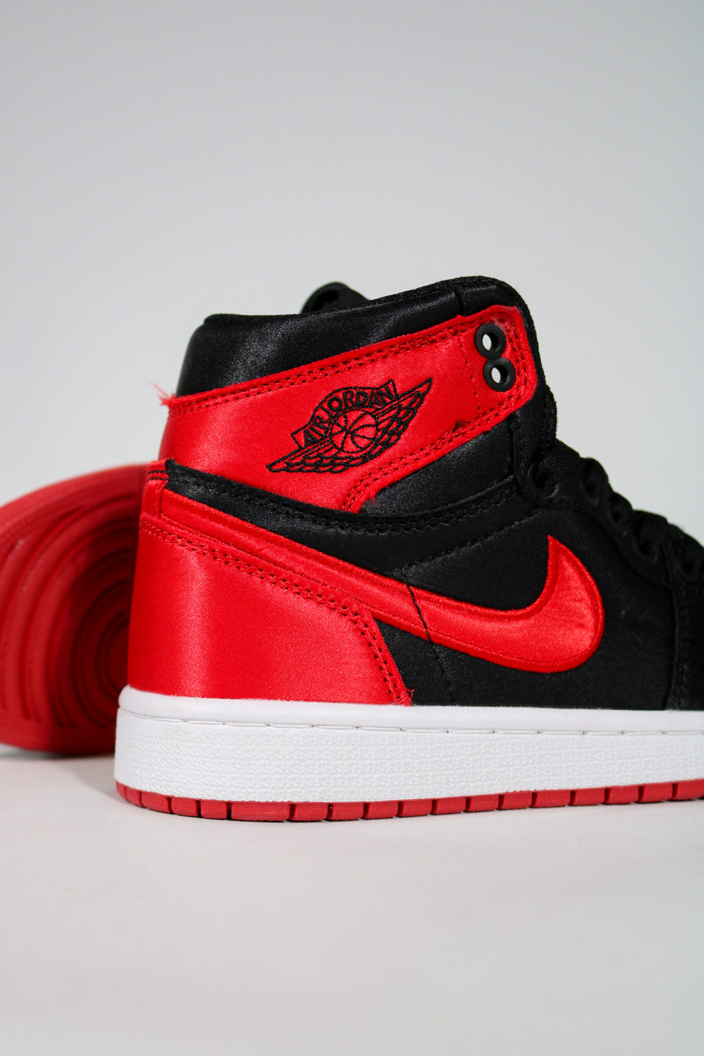 JORDAN 1 RETRO HIGH OG SATIN BRED