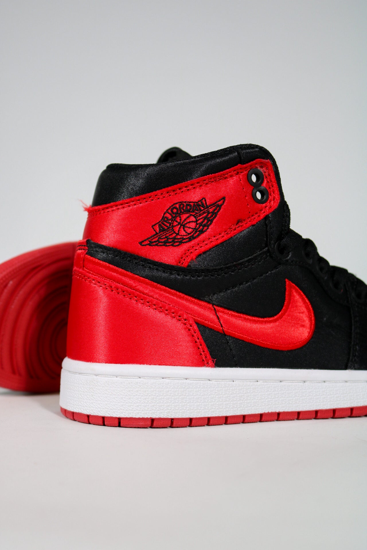 JORDAN 1 RETRO HIGH OG SATIN BRED