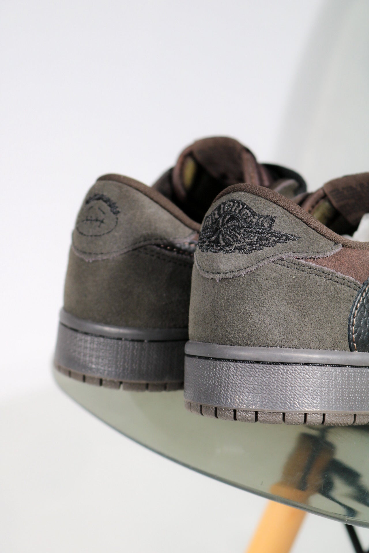 JORDAN 1 LOW TRAVIS SCOTT ‘VELVET BROWN’