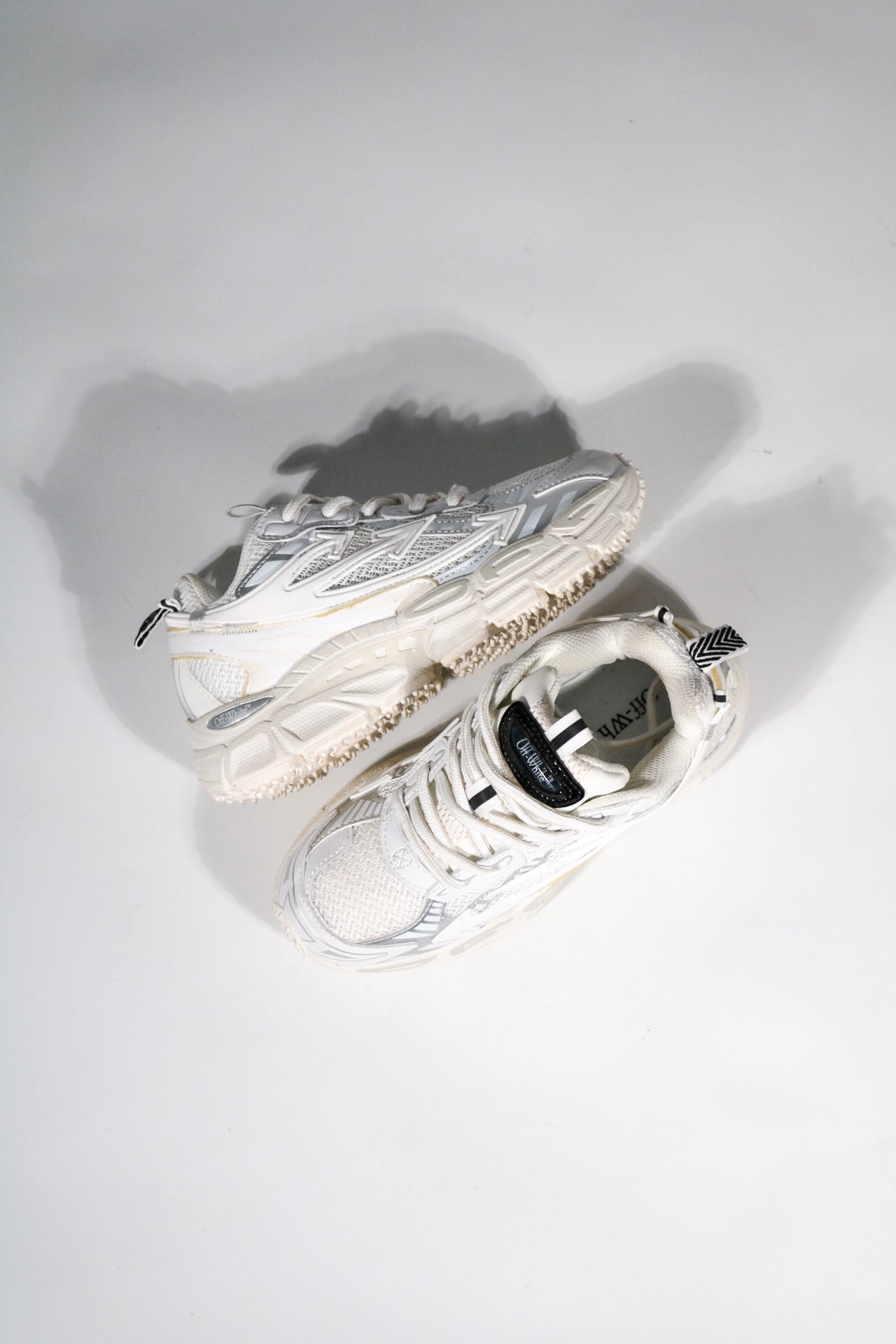 OFF WHITE BE RIGHT WHITE
