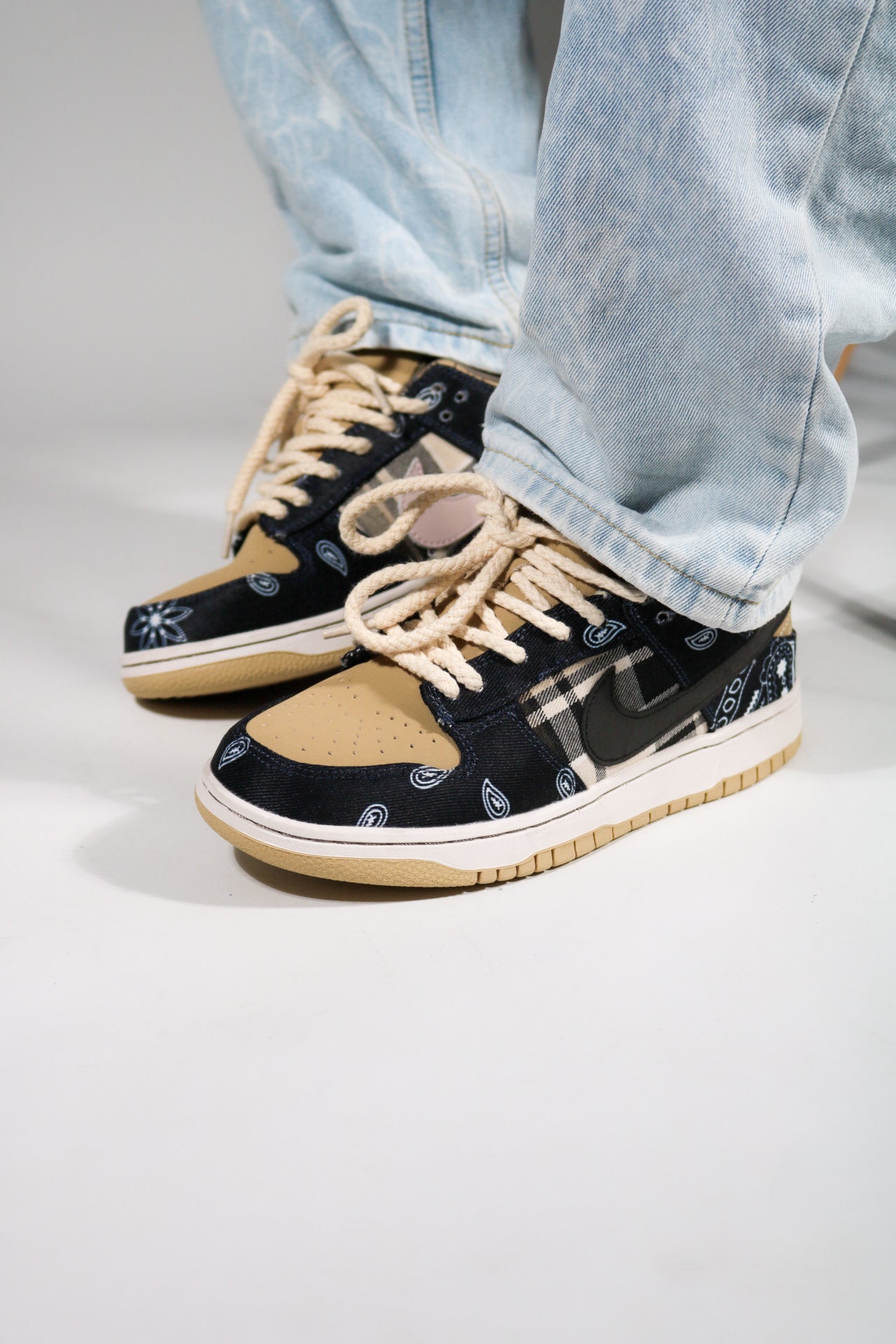 NIKE SB DUNK LOW X TRAVIS SCOTT