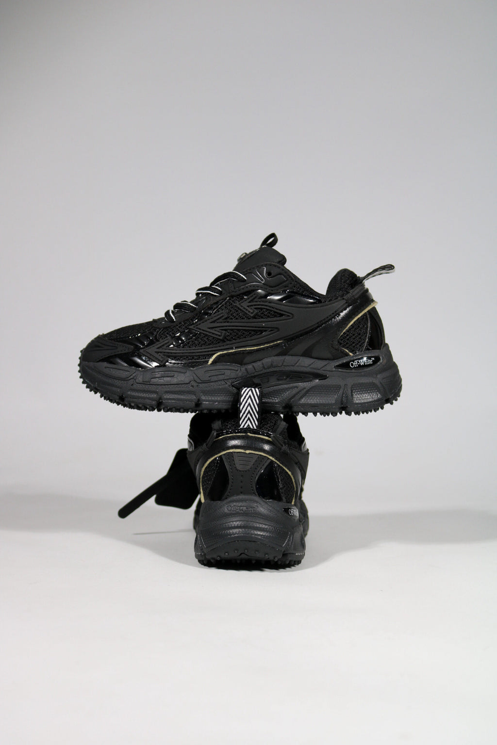 OFF WHITE BE RIGHT BLACK