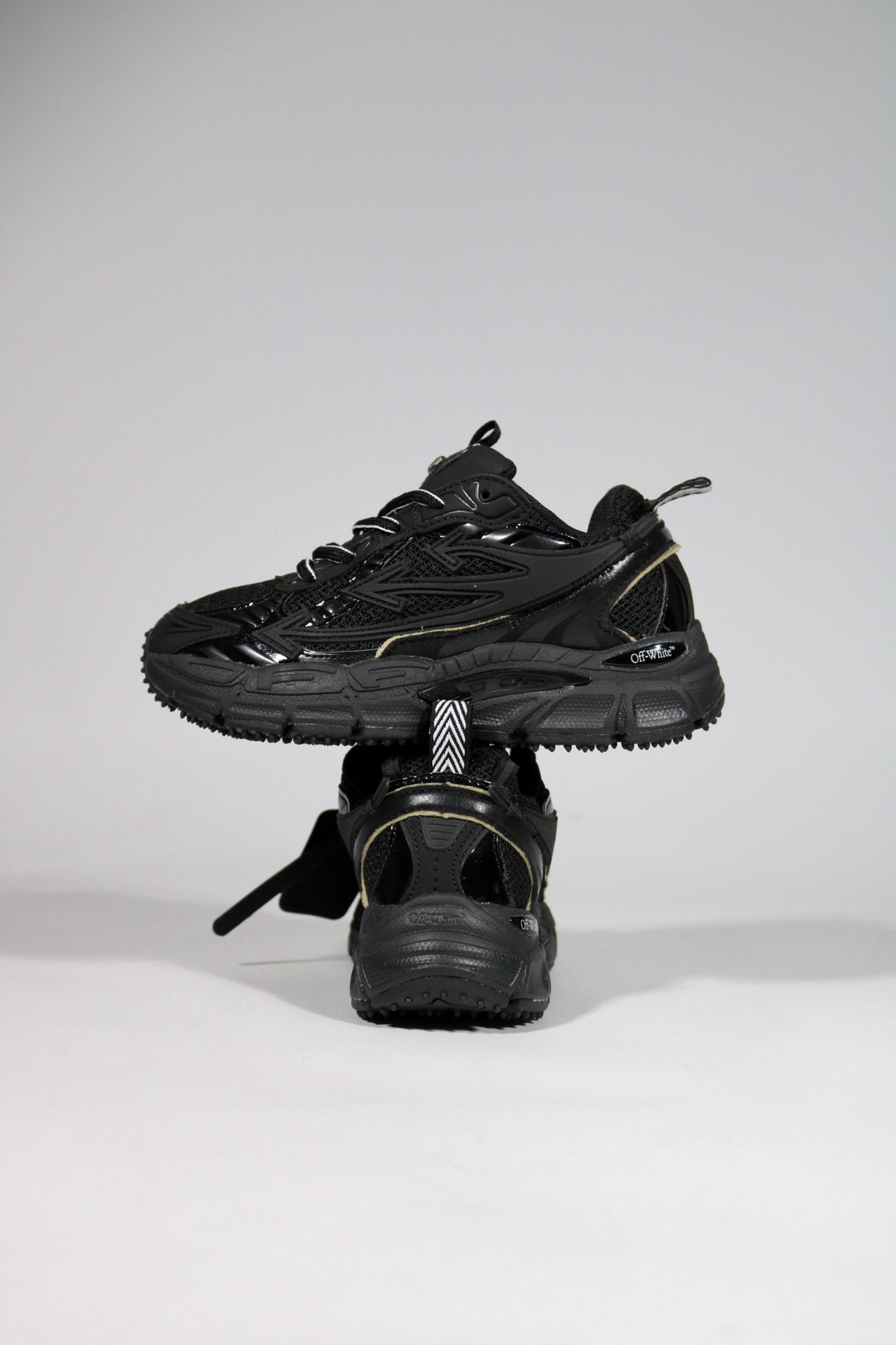 OFF WHITE BE RIGHT BLACK