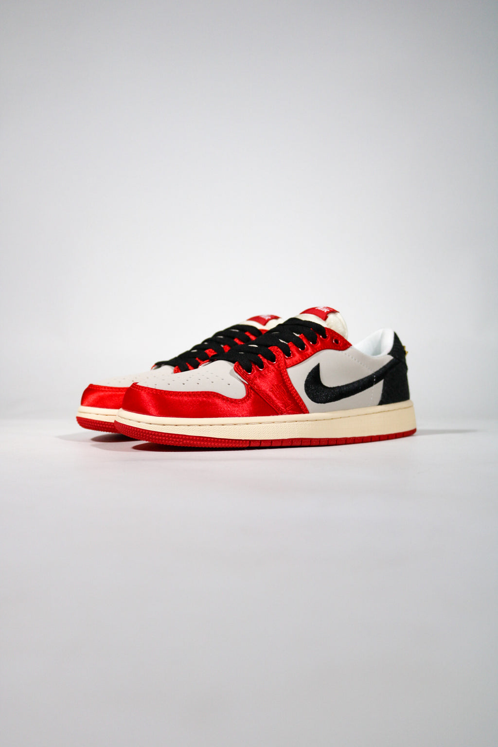 JORDAN RETRO 1 LOW TROPHY ROOM  ‘Away'