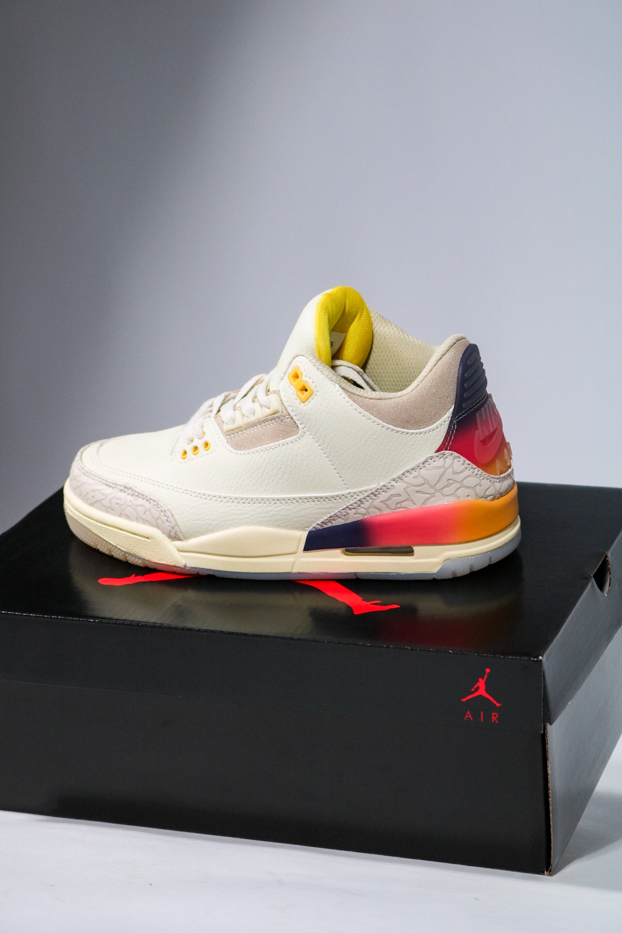JORDAN 3 J BALVIN ‘MEDELLÍN SUNSET’