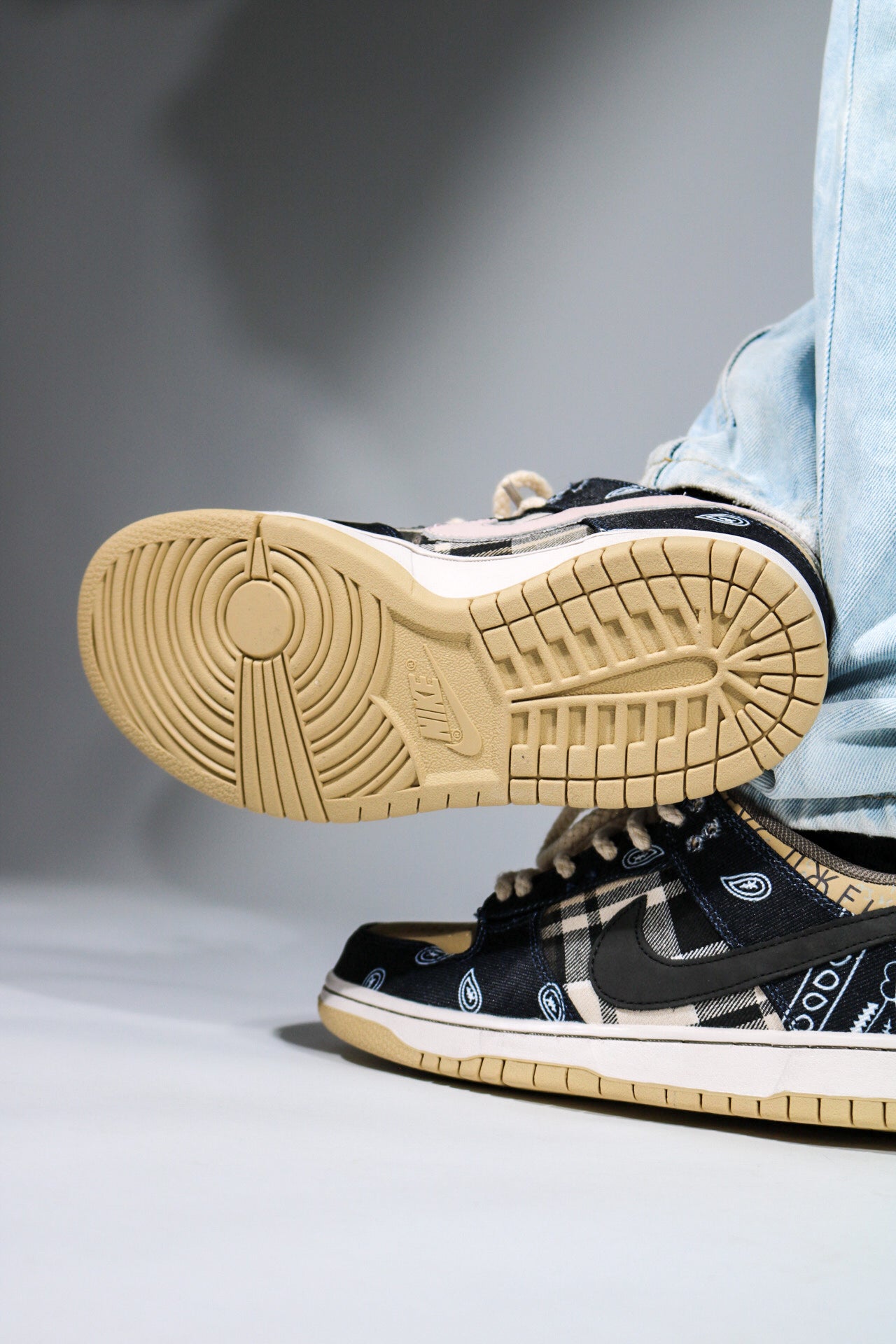 NIKE SB DUNK LOW X TRAVIS SCOTT