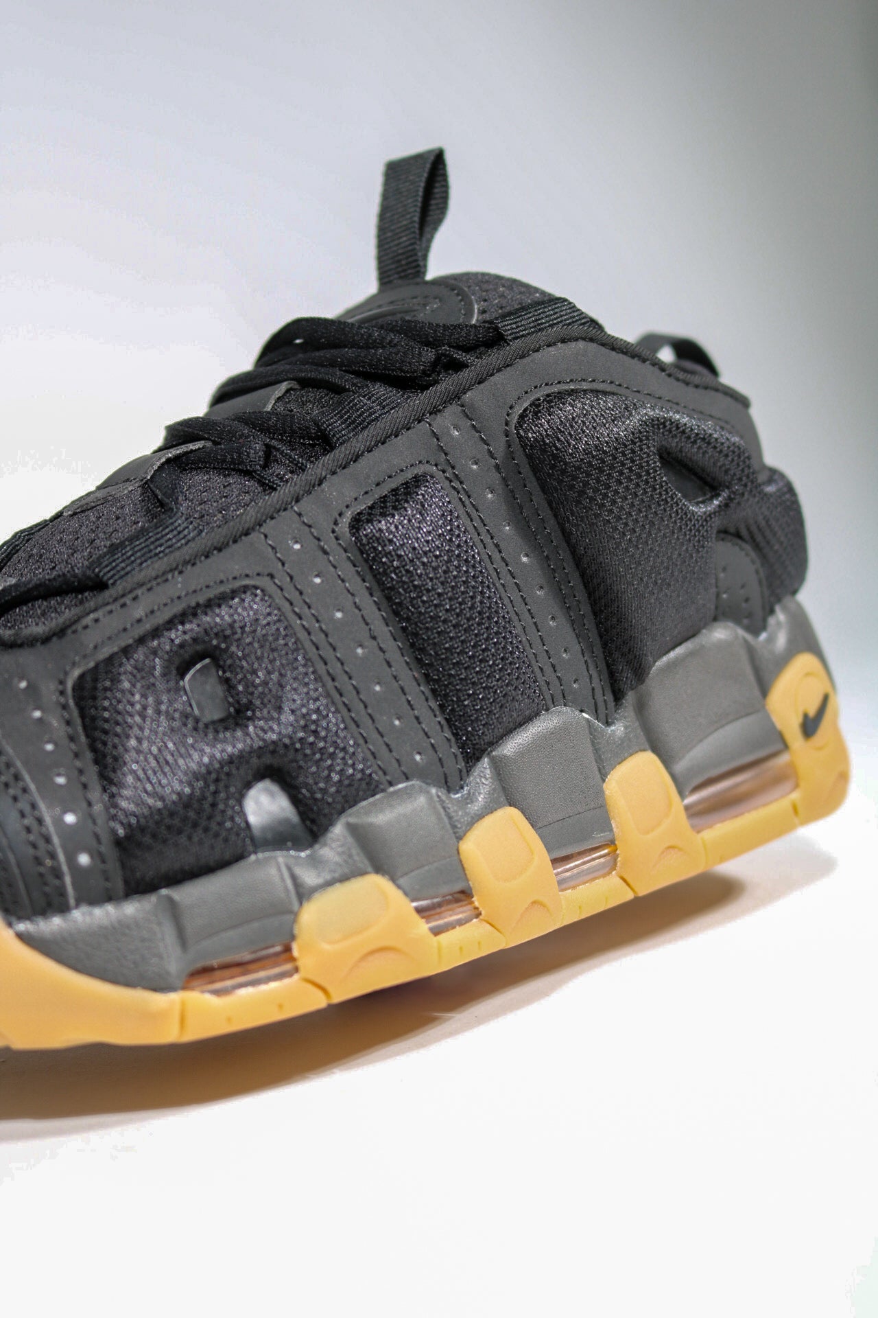 NIKE AIR MORE UP TEMPO