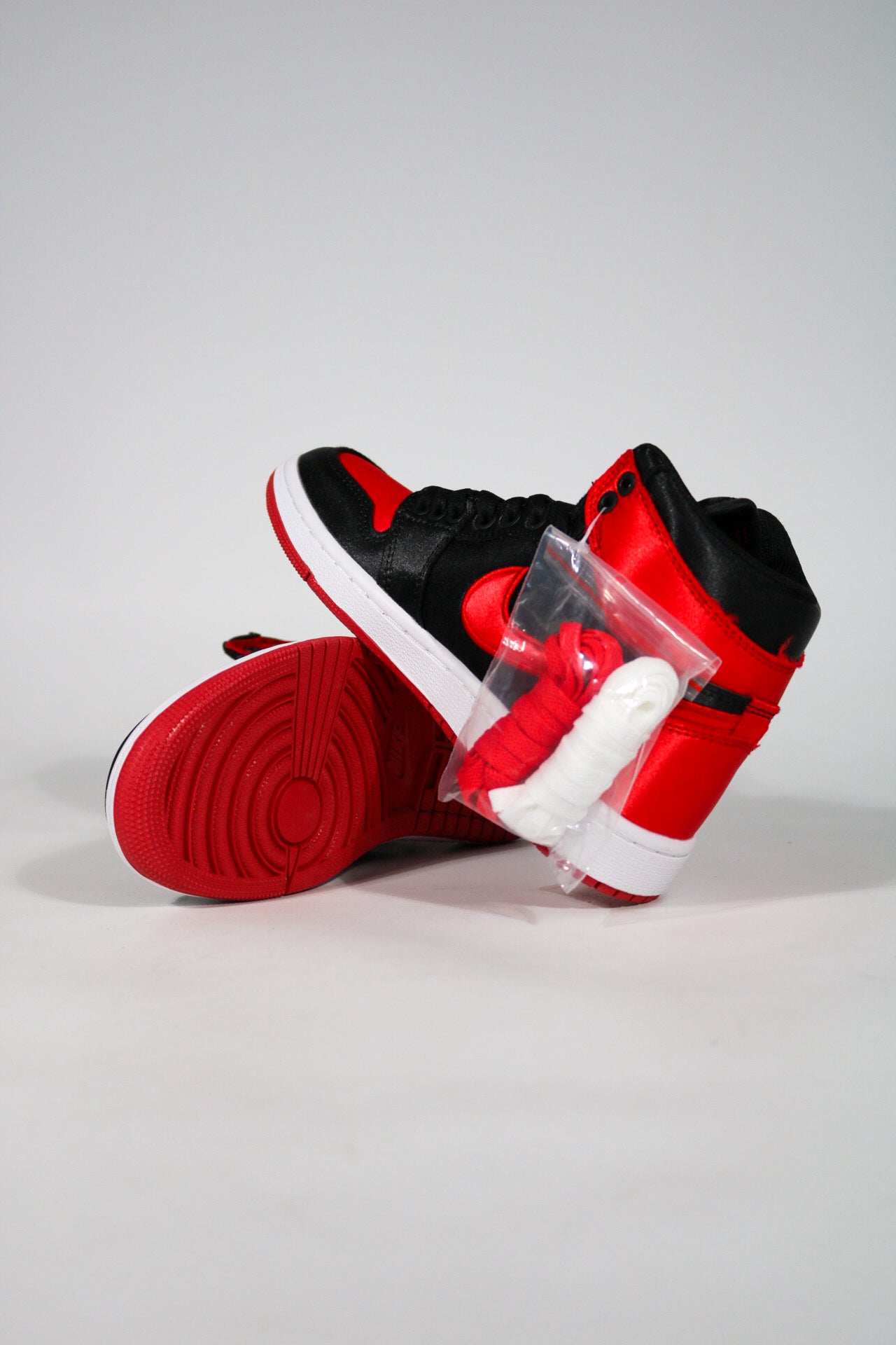 JORDAN 1 RETRO HIGH OG SATIN BRED