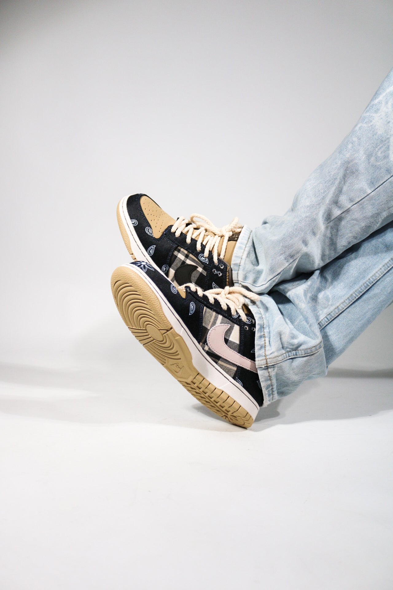 NIKE SB DUNK LOW X TRAVIS SCOTT