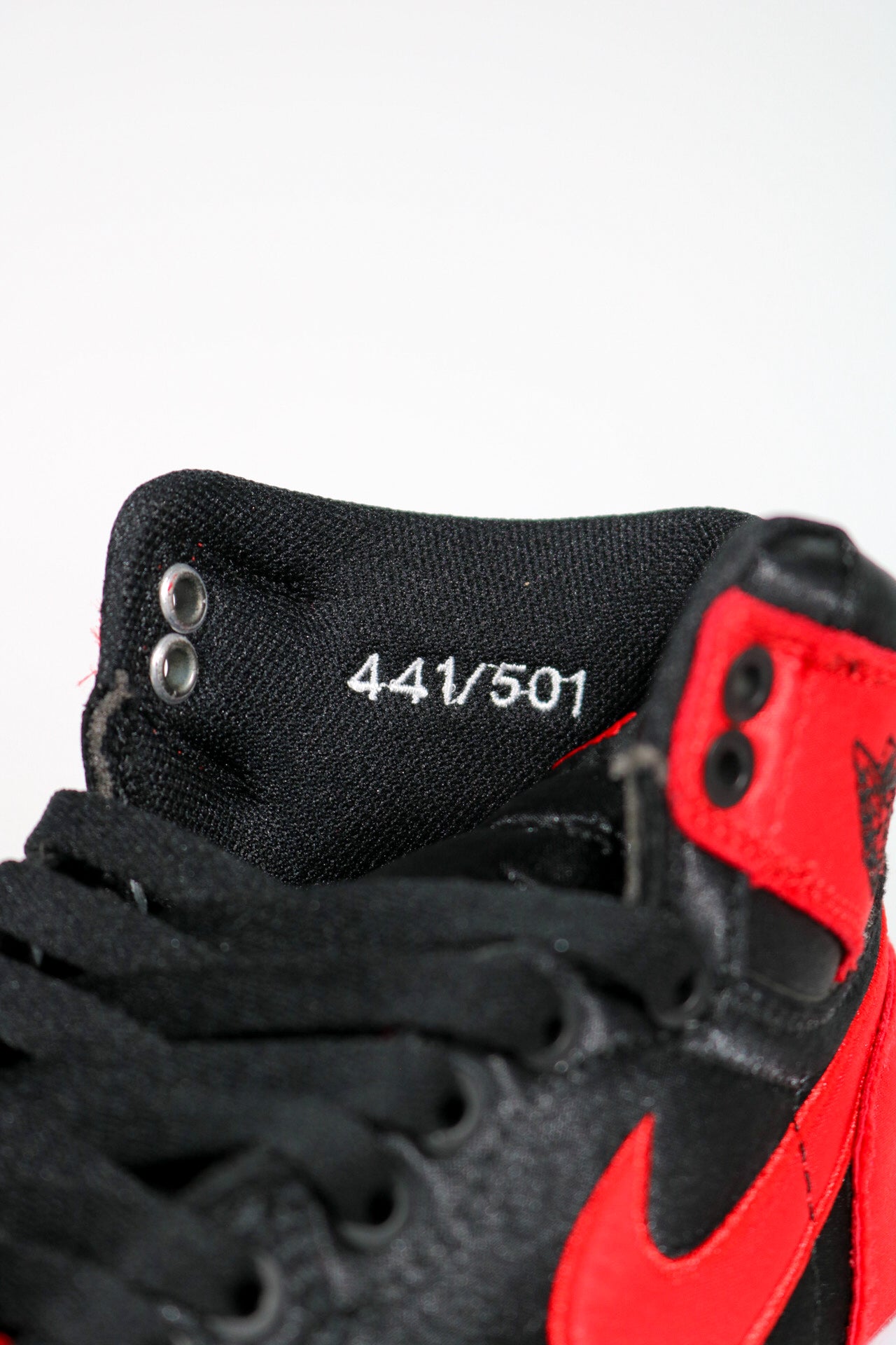 JORDAN 1 RETRO HIGH OG SATIN BRED