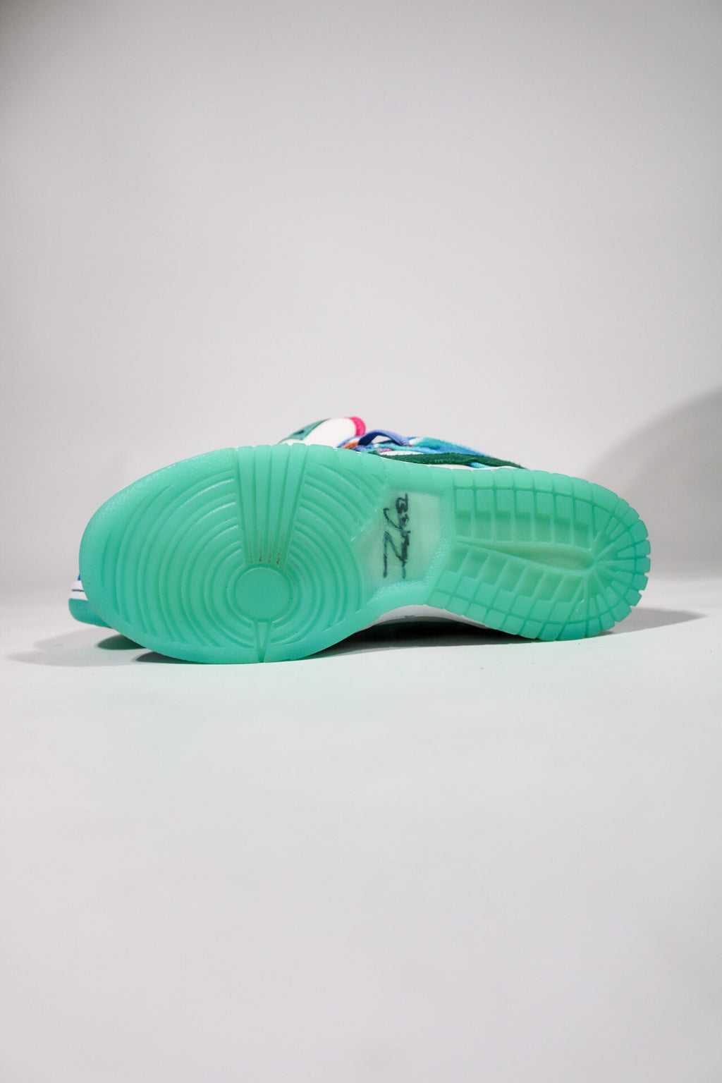 NIKE SB DUNK LOW FUTURA