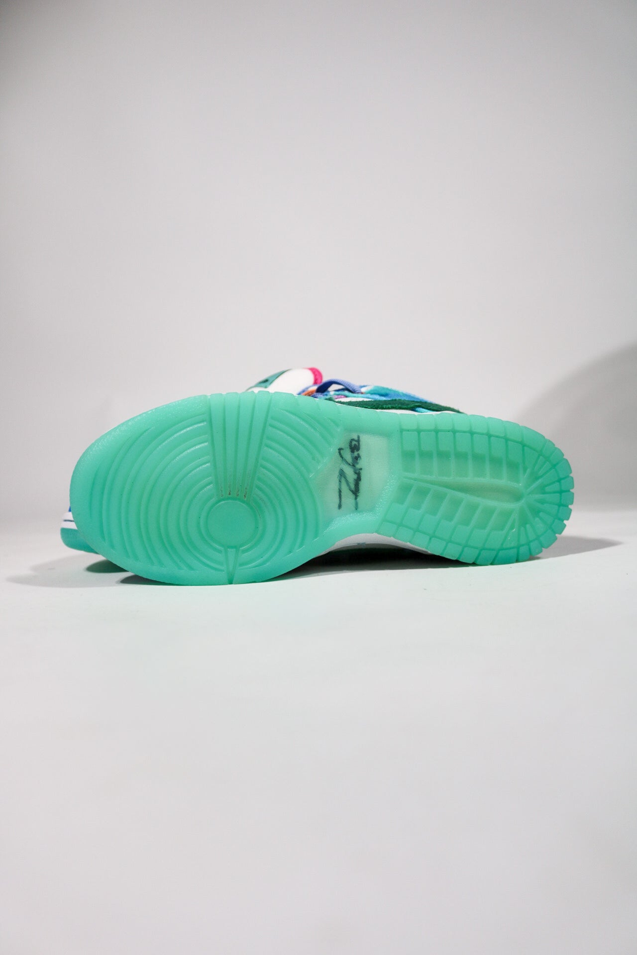 NIKE SB DUNK LOW FUTURA