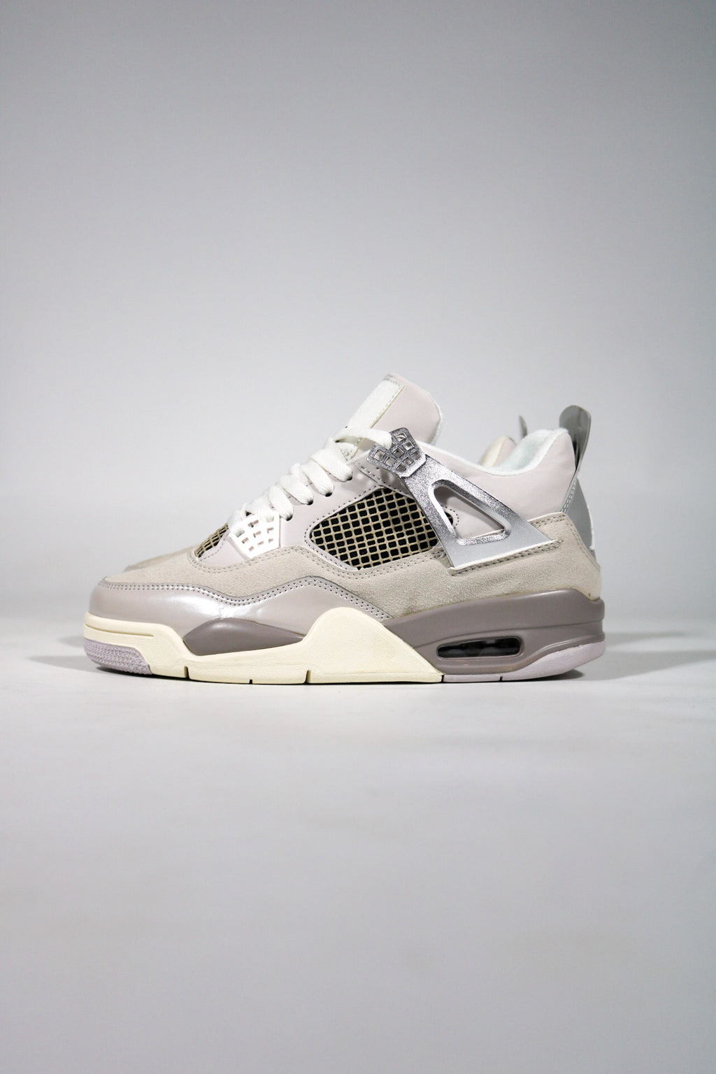 JORDAN 4 FROZEN MOMENT