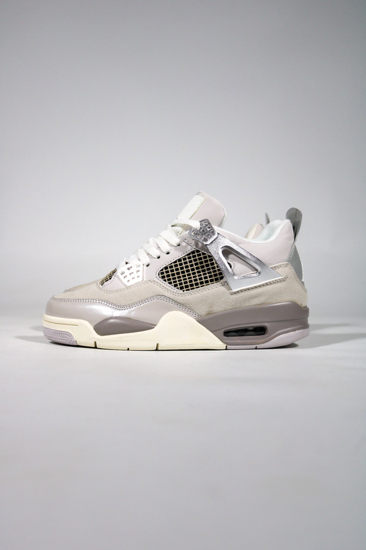JORDAN 4 FROZEN MOMENT