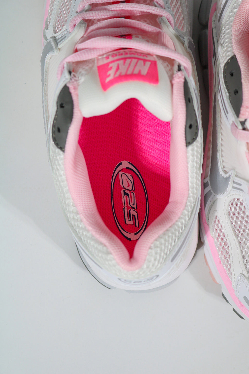 NIKE VOOMERO 5 PINK