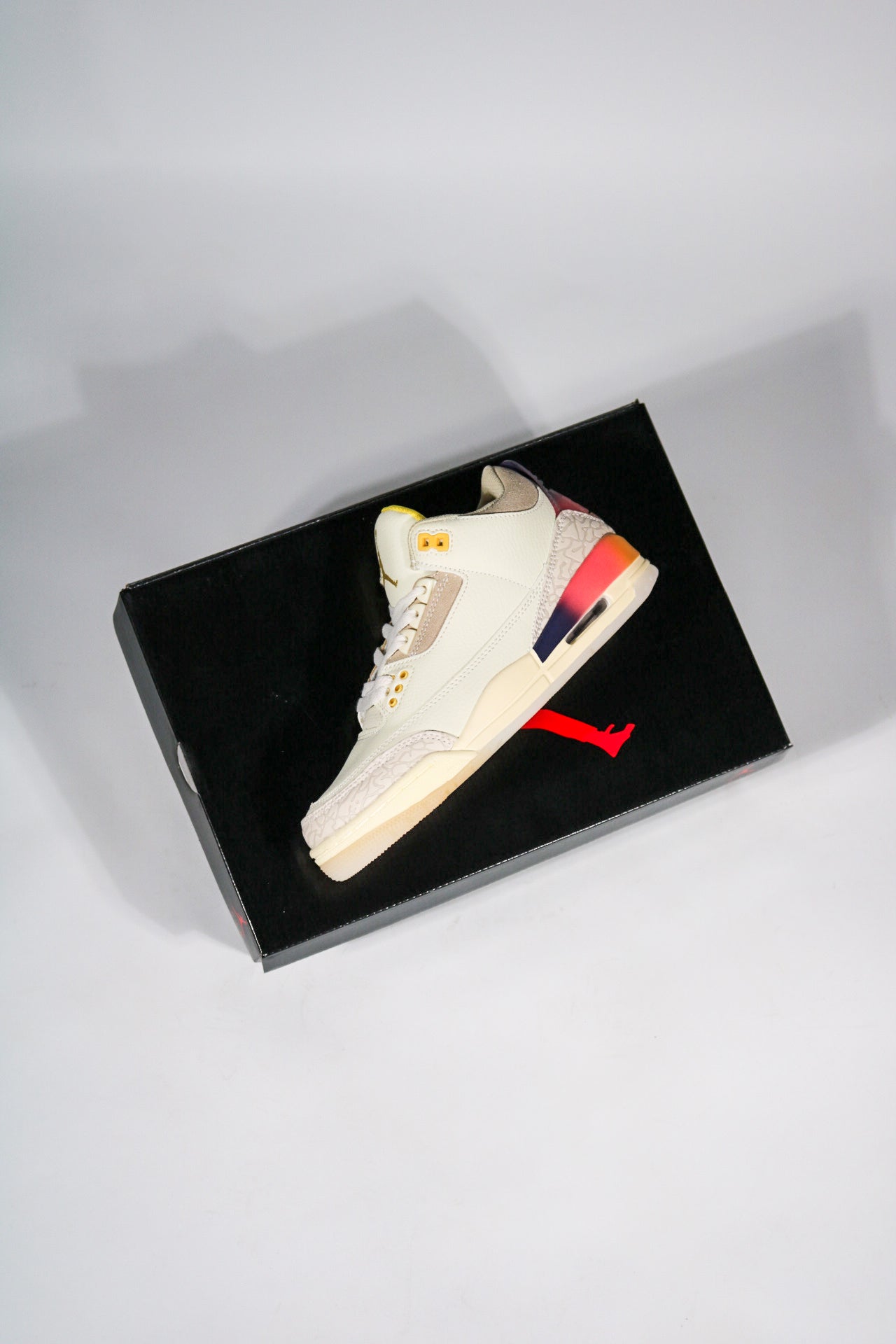 JORDAN 3 J BALVIN ‘MEDELLÍN SUNSET’