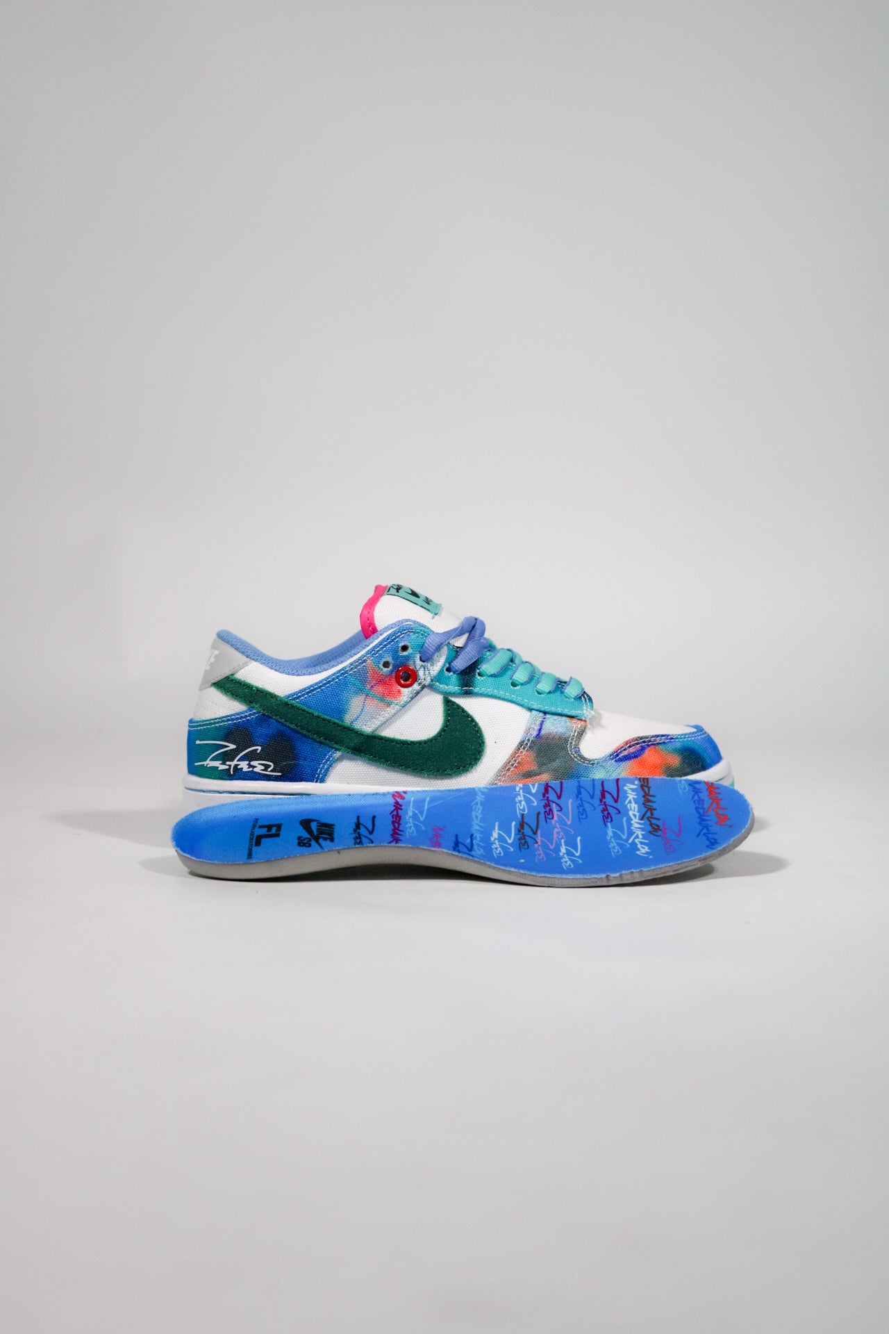 NIKE SB DUNK LOW FUTURA