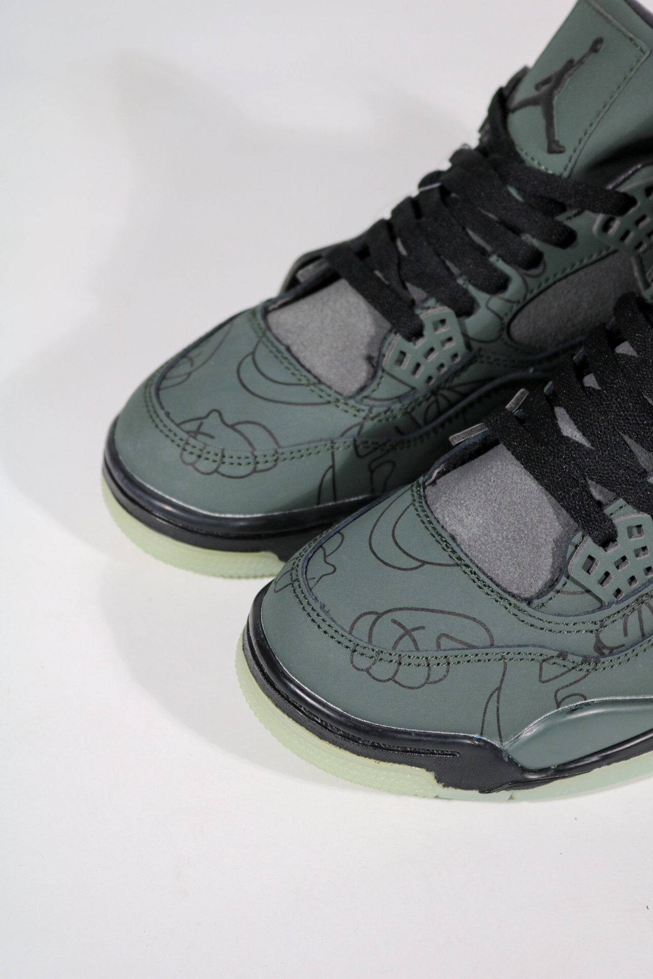 JORDAN 4 KAWS