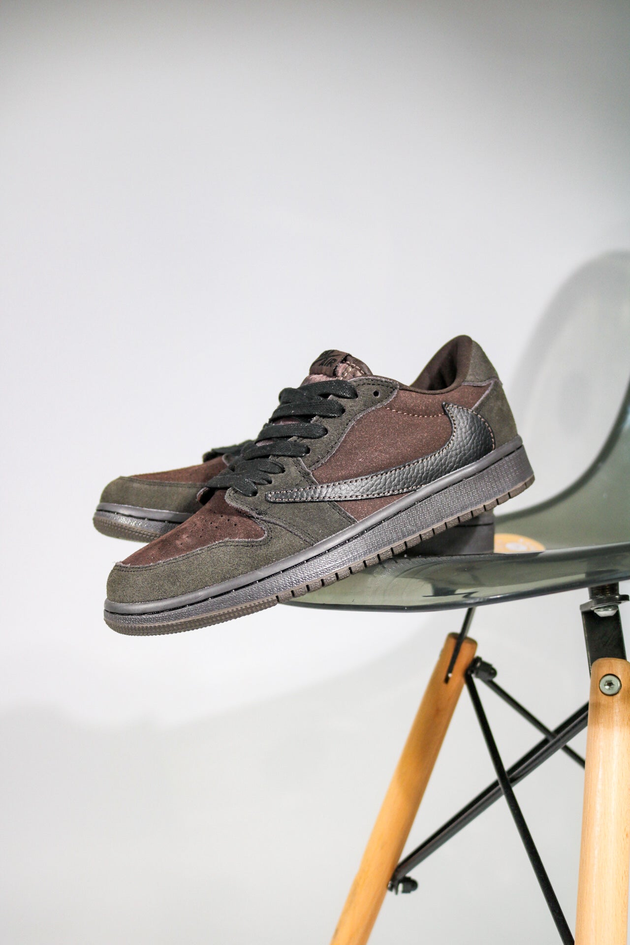 JORDAN 1 LOW TRAVIS SCOTT ‘VELVET BROWN’