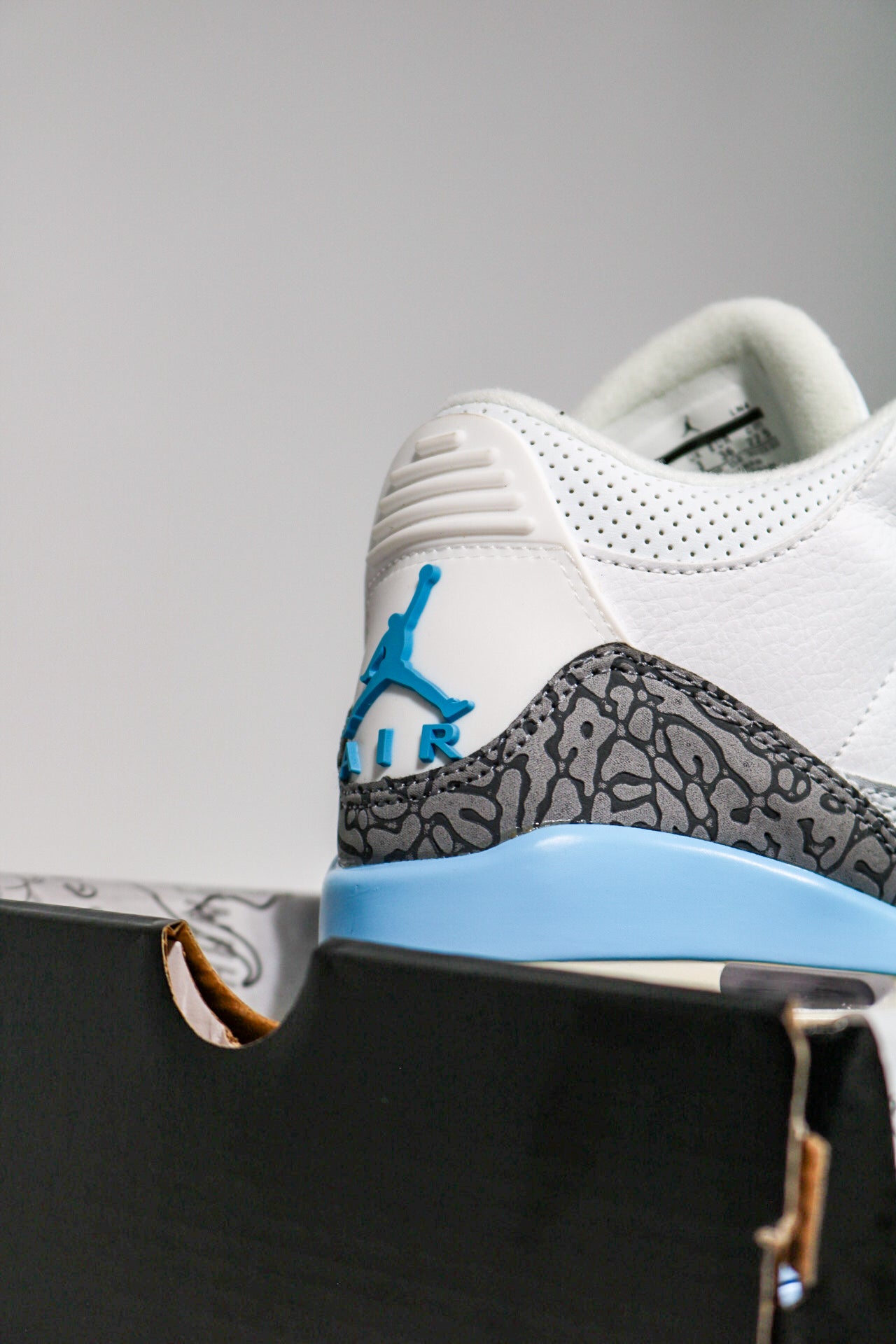 JORDAN 3 UNC